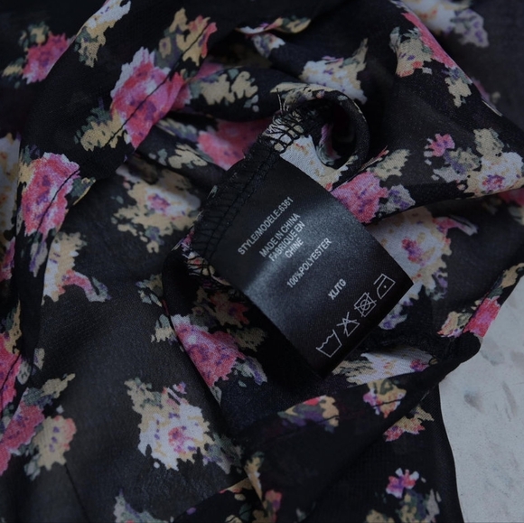 Majora | Black pink and white floral front tie up cropped sleeve blouse - Picture 8 of 10